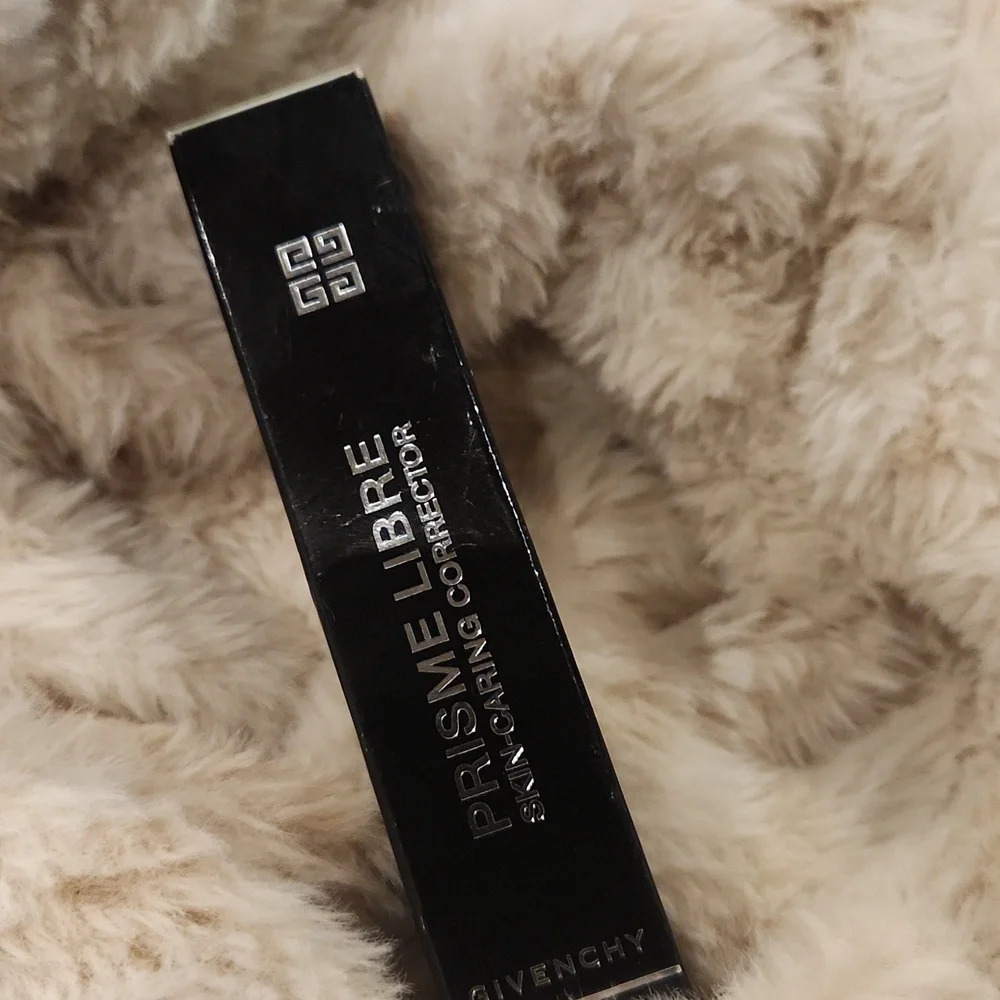 Givenchy - Prisme Libre Skin Caring Corrector - Green
